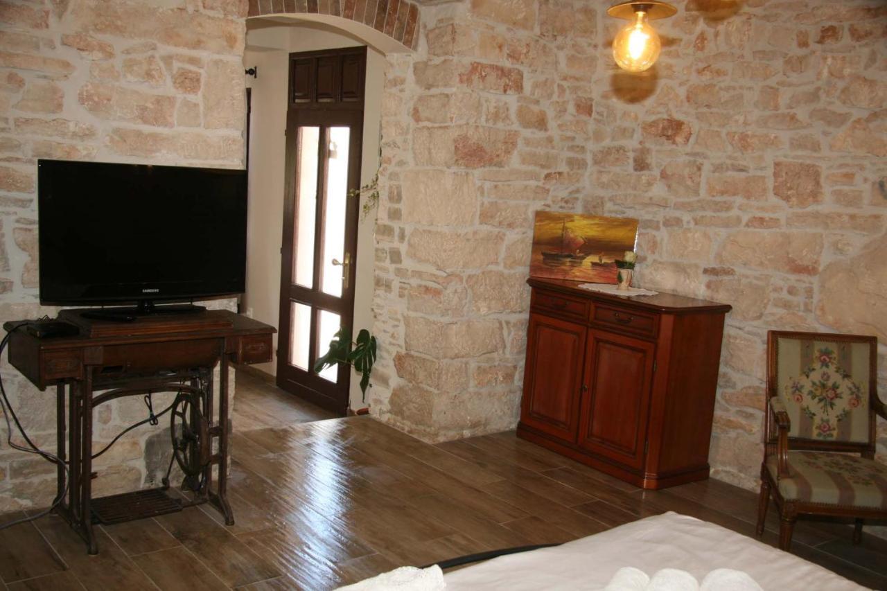 Apartments Sena Pula Luaran gambar