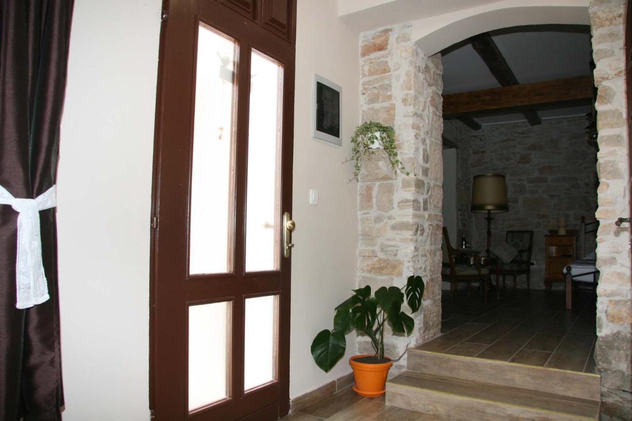 Apartments Sena Pula Luaran gambar