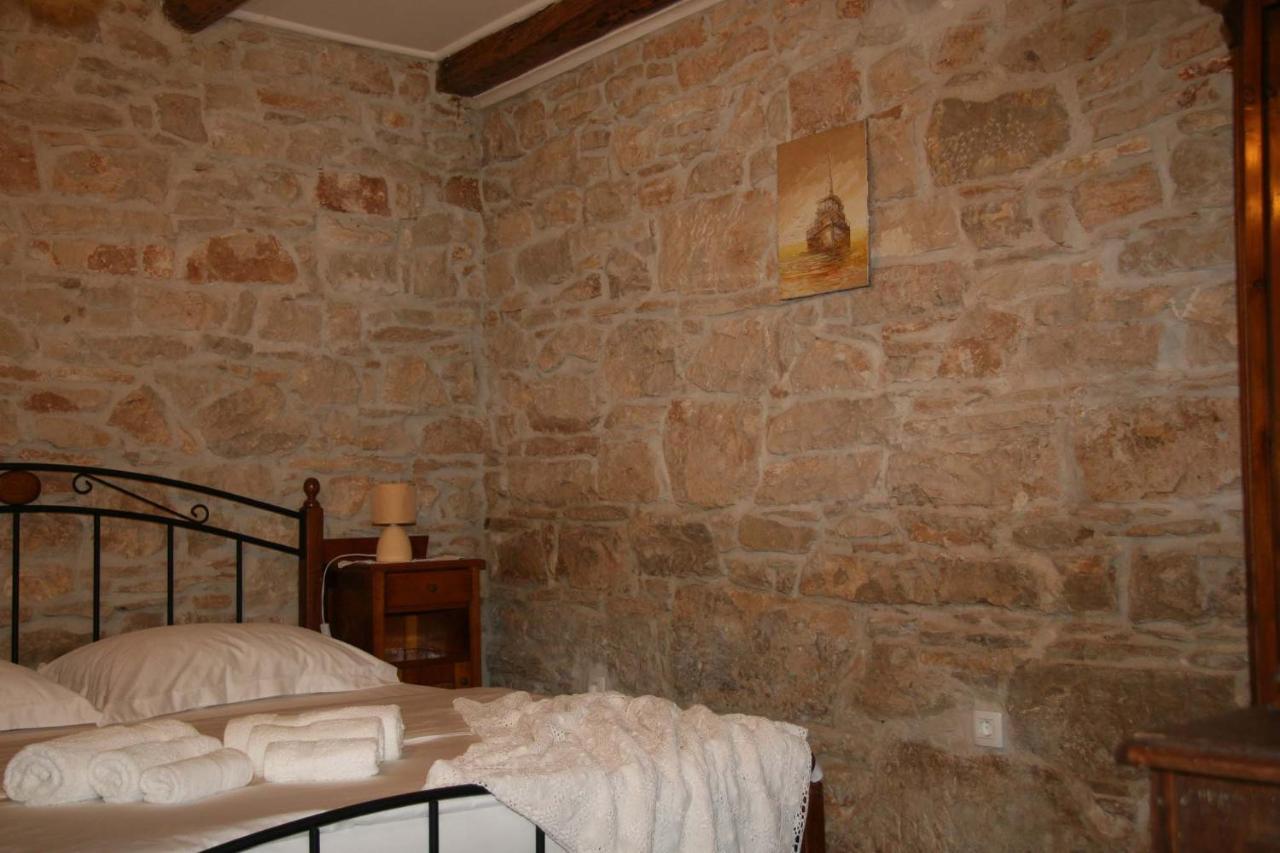 Apartments Sena Pula Luaran gambar