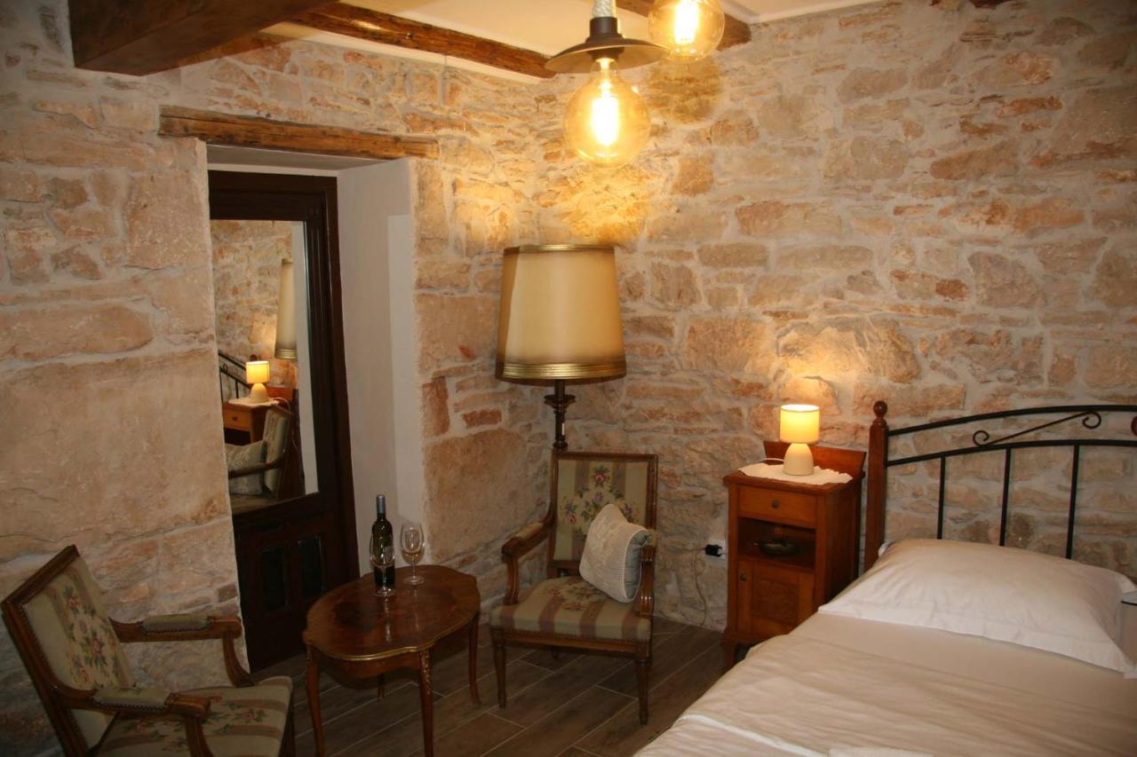 Apartments Sena Pula Luaran gambar