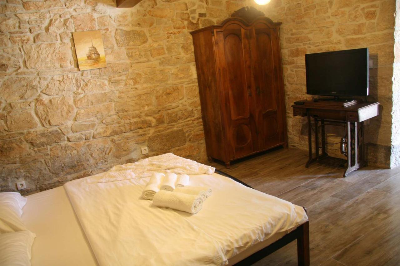 Apartments Sena Pula Luaran gambar