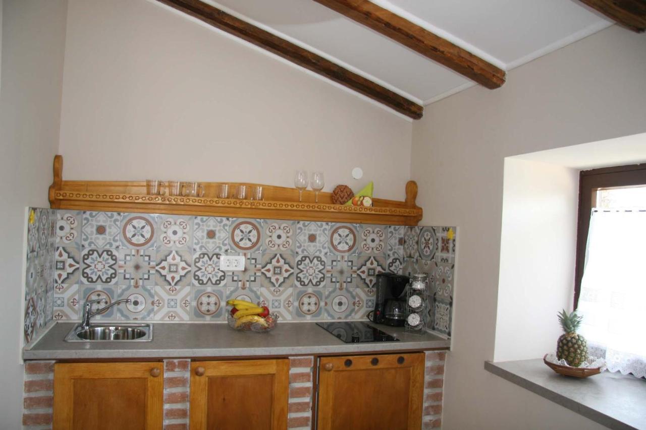 Apartments Sena Pula Luaran gambar