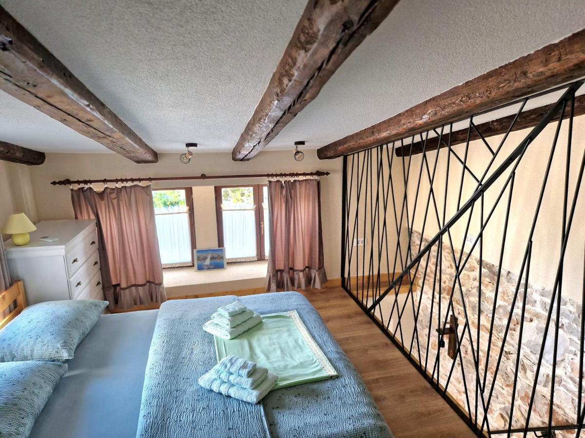 Apartments Sena Pula Luaran gambar