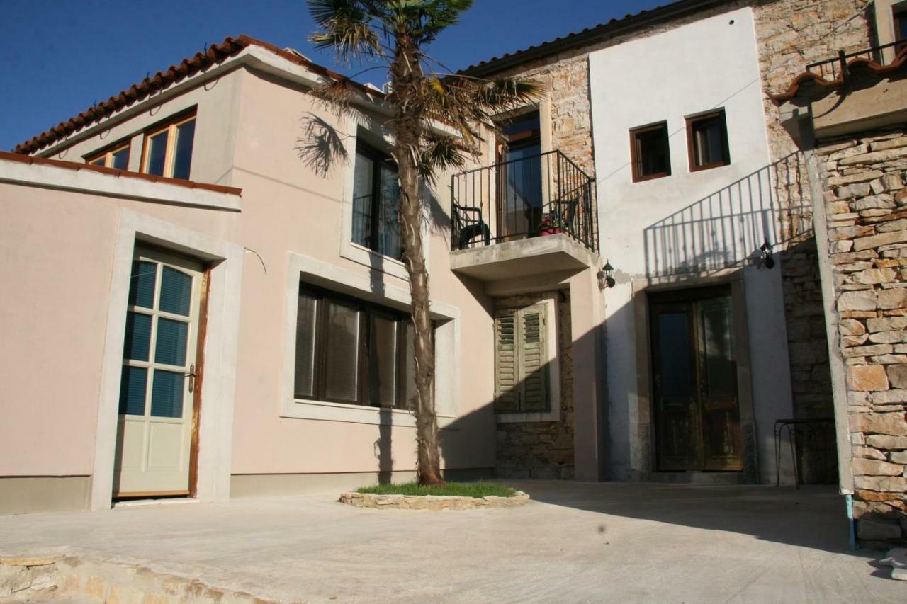 Apartments Sena Pula Luaran gambar