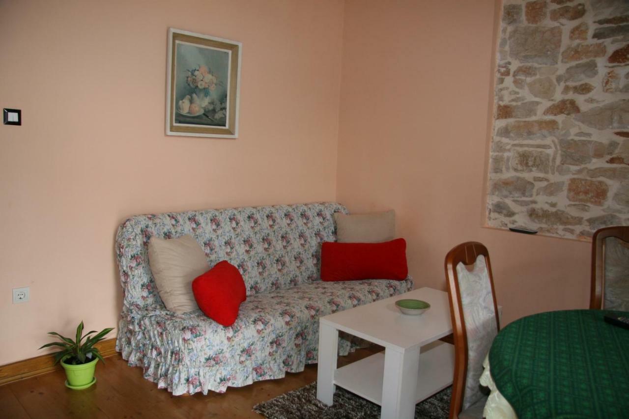 Apartments Sena Pula Luaran gambar