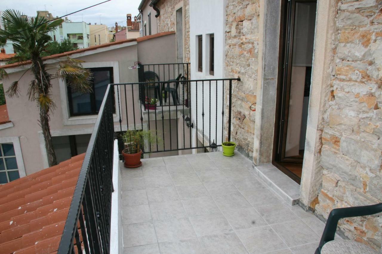 Apartments Sena Pula Luaran gambar