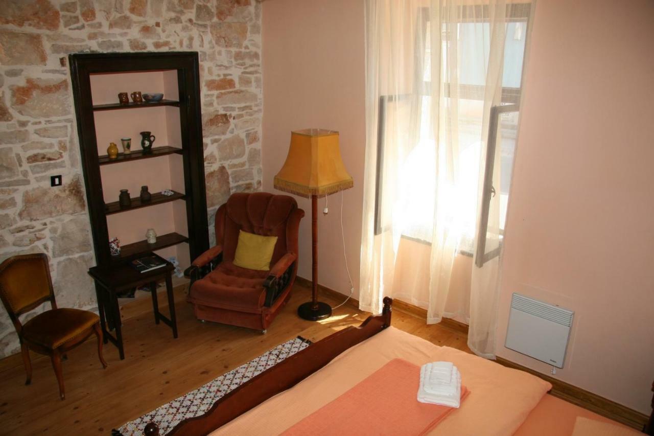 Apartments Sena Pula Luaran gambar