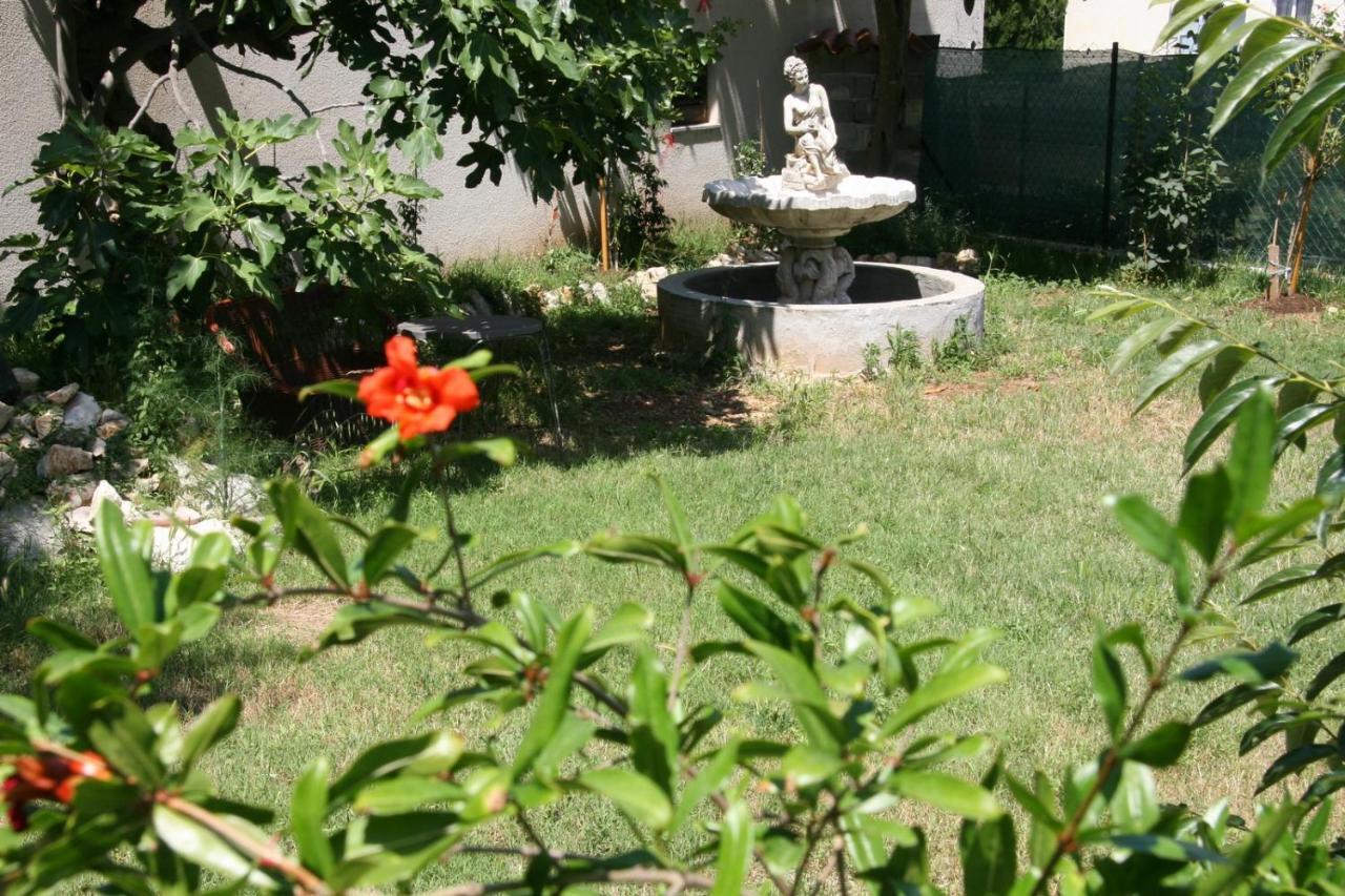 Apartments Sena Pula Luaran gambar