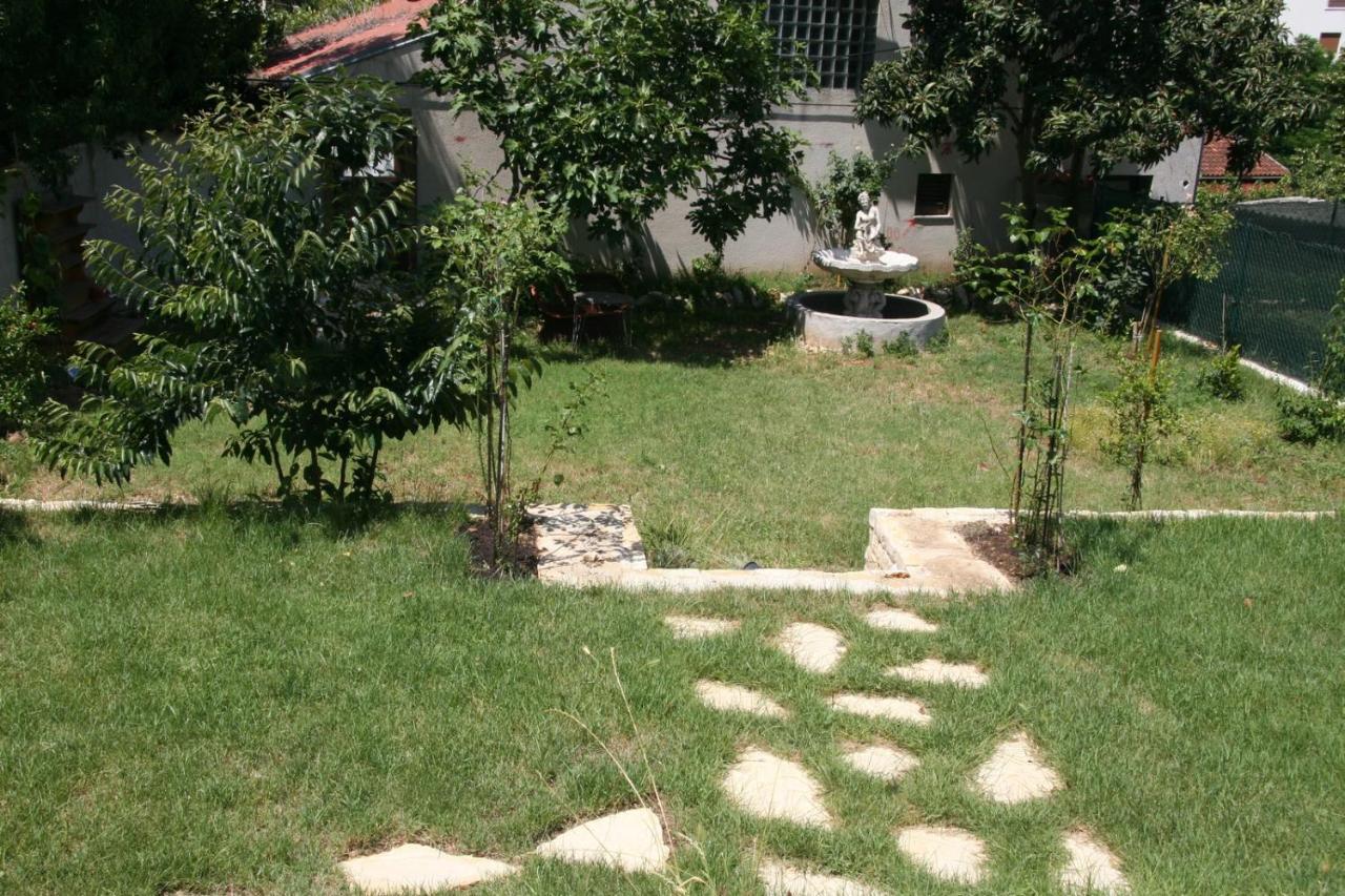 Apartments Sena Pula Luaran gambar